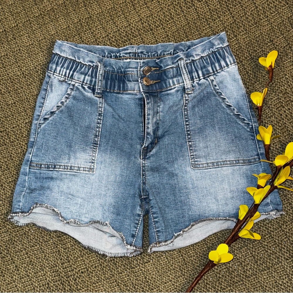 Blue Jean Shorts with Frayed Hem and High Waist